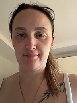 Snapshot of TomilaSi chatting on 11, 7, 2026 TomilaSi online show from 11, 7, 2026