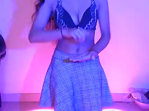 cute mahira online show from 18, 12, 2025