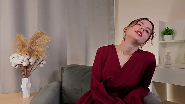 Snapshot of SharaSauer chatting on 28, 11, 2025 SharaSauer online show from 28, 11, 2025