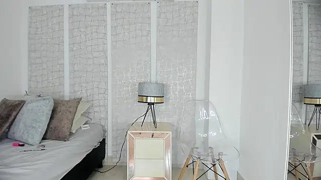 niicole steele  online show from 5, 12, 2025