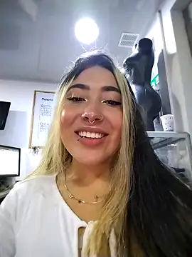 Snapshot of Manuela_Velvet chatting on 27, 11, 2025 Manuela Velvet online show from 27, 11, 2025