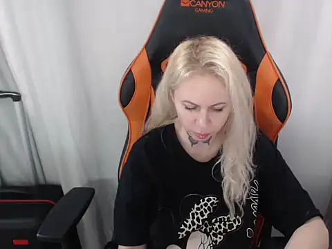 MissButterfly69 online show from 29, 11, 2025