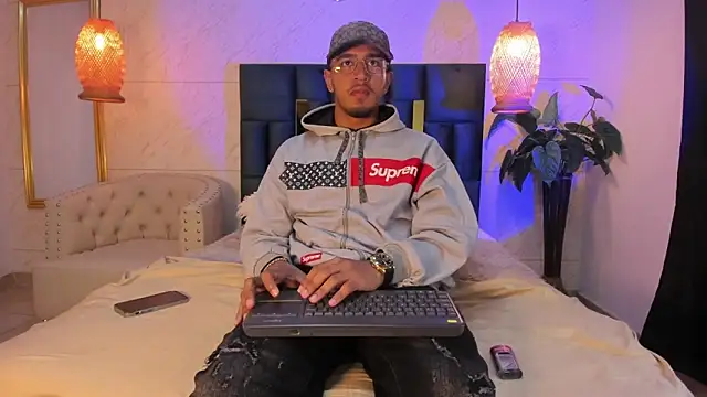 Snapshot of Brand_Collins chatting on 26, 11, 2025 Brand Collins online show from 26, 11, 2025