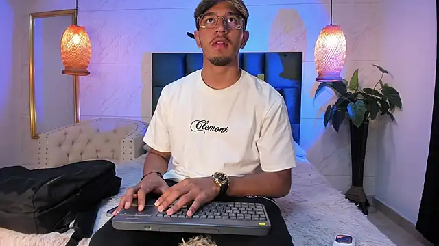 Snapshot of Brand_Collins chatting on 29, 11, 2025 Brand Collins online show from 29, 11, 2025