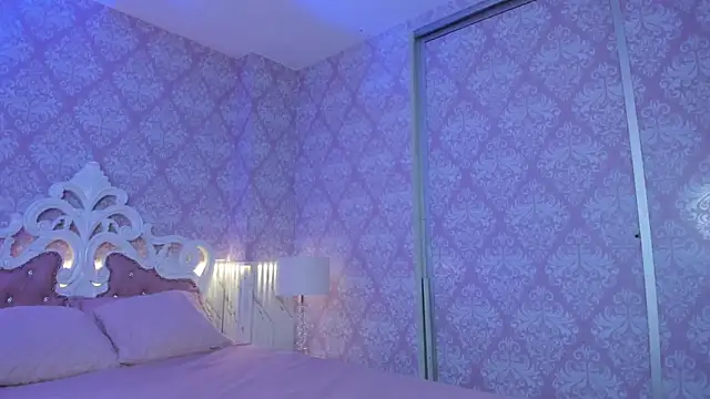 sarah sluty online show from 21, 4, 2026