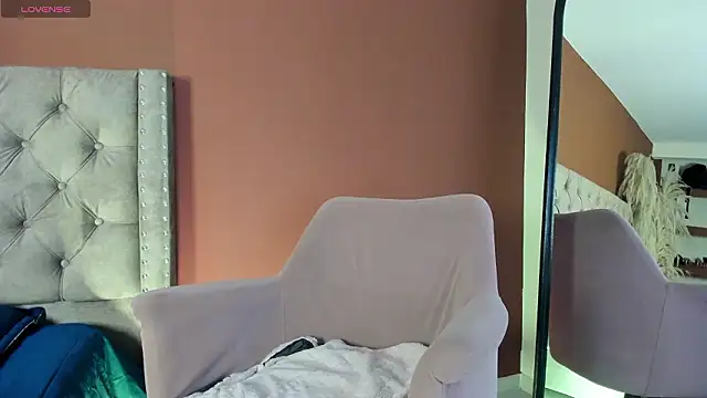 luna cute   online show from 18, 1, 2026