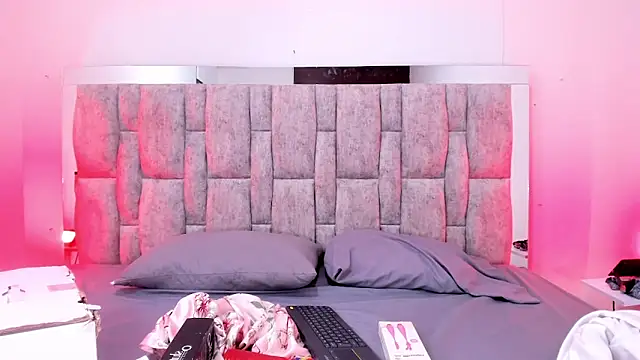 ZafiraNavarro online show from 4, 3, 2026