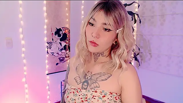 justmartina  online show from 2, 4, 2026