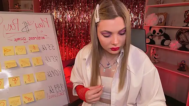 HyileyClark online show from 10, 4, 2026