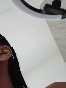 Snapshot of MsParisSmith chatting on 16, 12, 2025 MsParisSmith online show from 16, 12, 2025