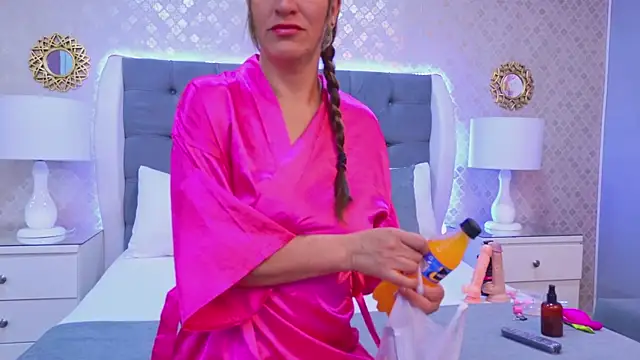 KeylaTompson online show from 2, 12, 2025