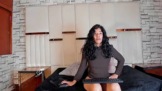 Snapshot of peachrouge chatting on 19, 5, 2026 peachrouge online show from 19, 5, 2026