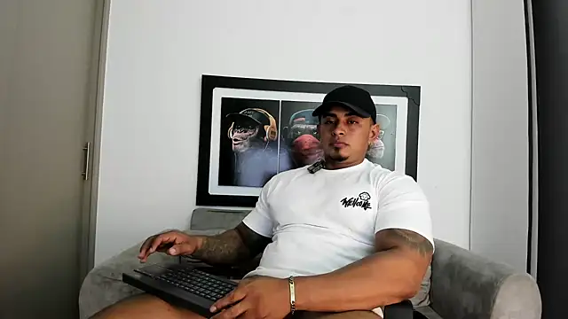 Snapshot of Maxkarther chatting on 17, 12, 2025 Maxkarther online show from 17, 12, 2025