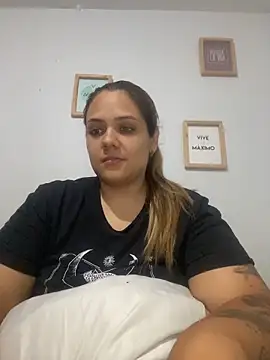 Snapshot of LoreinnFox chatting on 9, 4, 2026 LoreinnFox online show from 9, 4, 2026