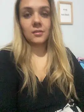 Snapshot of LoreinnFox chatting on 11, 4, 2026 LoreinnFox online show from 11, 4, 2026