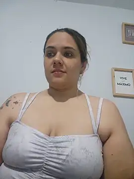 Snapshot of LoreinnFox chatting on 28, 4, 2026 LoreinnFox online show from 28, 4, 2026
