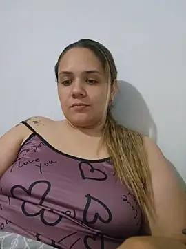 Snapshot of LoreinnFox chatting on 5, 5, 2026 LoreinnFox online show from 5, 5, 2026