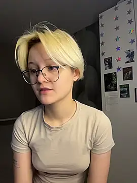 LunaDoreann online show from 4, 12, 2025