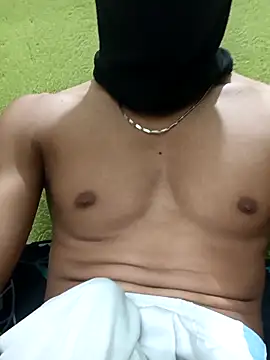 Snapshot of varunteen2001 chatting on 28, 11, 2025 varunteen2001 online show from 28, 11, 2025