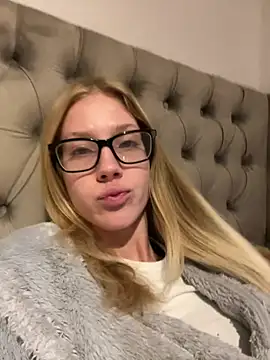 RosieLovexoxx online show from 8, 1, 2026