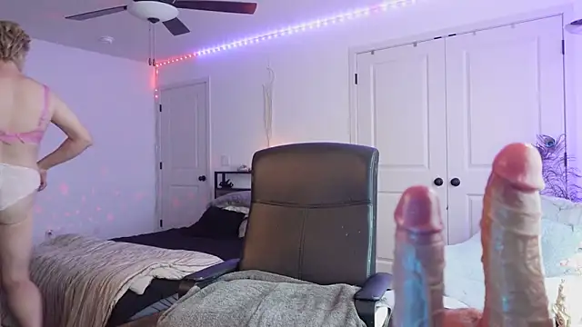 Snapshot of Mona_The_MILF chatting on 3, 12, 2025 Mona The MILF online show from 3, 12, 2025