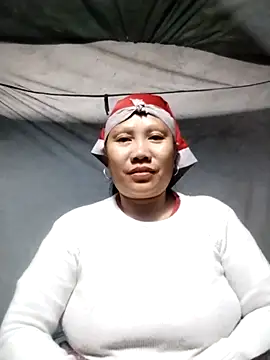 Snapshot of LeoPet2x chatting on 23, 12, 2025 LeoPet2x online show from 23, 12, 2025