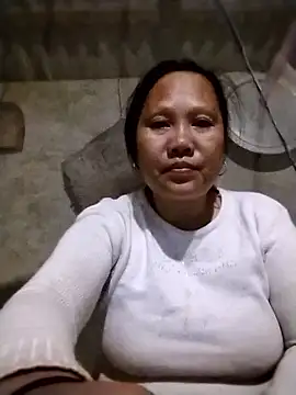 Snapshot of LeoPet2x chatting on 13, 4, 2026 LeoPet2x online show from 13, 4, 2026