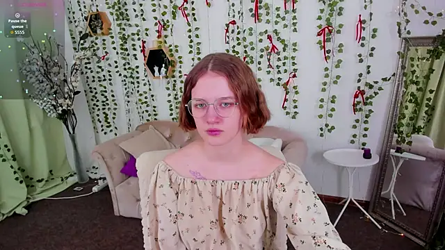 Mia Mooore online show from 28, 2, 2026