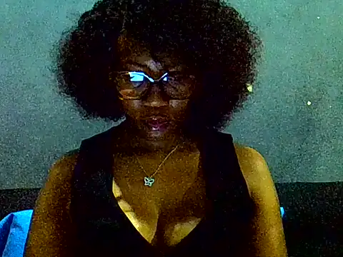Snapshot of PreettyTee chatting on 17, 7, 2026 PreettyTee online show from 17, 7, 2026