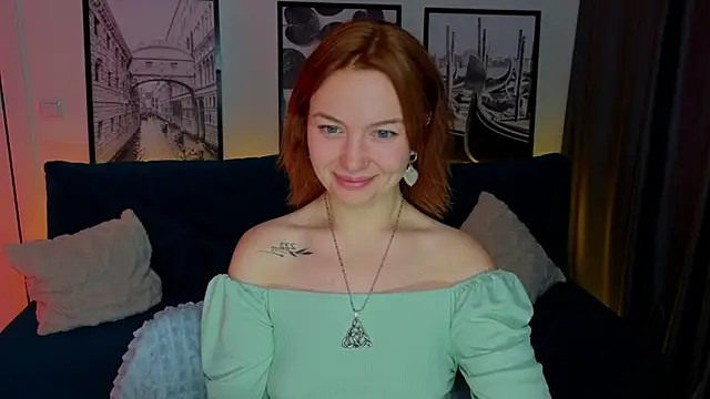 Snapshot of PaigeHalliwell_ chatting on 1, 12, 2025 PaigeHalliwell online show from 1, 12, 2025