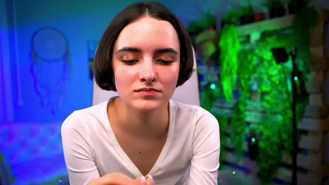 KateWillows online show from 2, 3, 2026