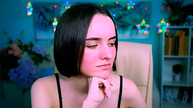 KateWillows online show from 9, 4, 2026