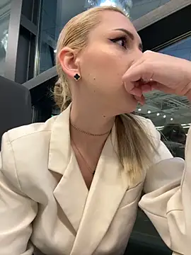 Snapshot of SenyaVibes chatting on 1, 12, 2025 SenyaVibes online show from 1, 12, 2025