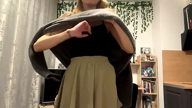 Snapshot of _VlalV_ chatting on 1, 12, 2025 VlalV online show from 1, 12, 2025