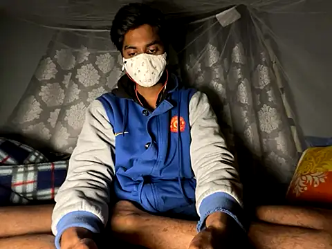 Snapshot of hunterboy2001 chatting on 1, 12, 2025 hunterboy2001 online show from 1, 12, 2025