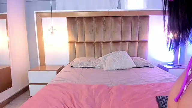 BrianaJhons19 online show from 16, 12, 2025