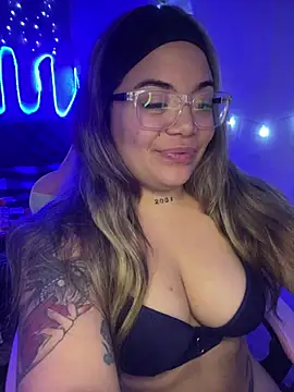 Lindalatina2001 online show from 16, 4, 2026