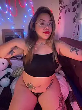 Snapshot of Lindalatina2001 chatting on 4, 6, 2026 Lindalatina2001 online show from 4, 6, 2026