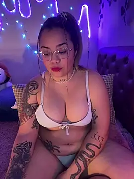 Snapshot of Lindalatina2001 chatting on 6, 6, 2026 Lindalatina2001 online show from 6, 6, 2026