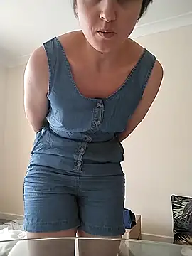 Amy01112 online show from 10, 4, 2026