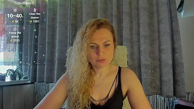 Snapshot of LanaLight_x chatting on 18, 5, 2026 LanaLight x online show from 18, 5, 2026