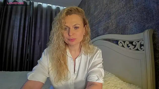 Snapshot of LanaLight_x chatting on 11, 6, 2026 LanaLight x online show from 11, 6, 2026