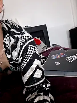 RedTeufelGirl online show from 4, 2, 2026