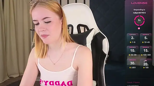 shinyluna1 online show from 2, 12, 2025