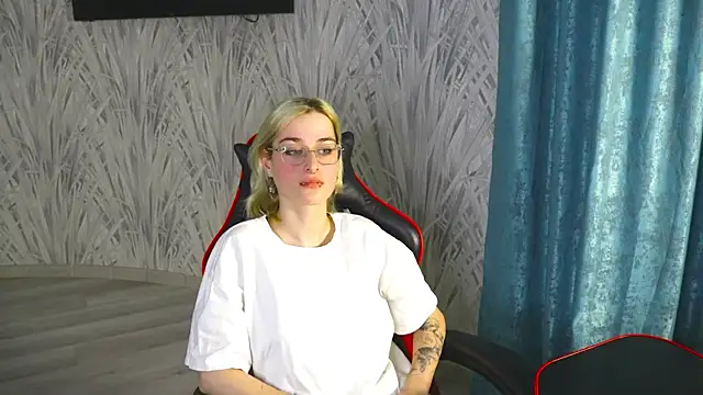 ValerieKirk online show from 2, 12, 2025