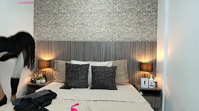 nicol alvarez online show from 11, 1, 2026