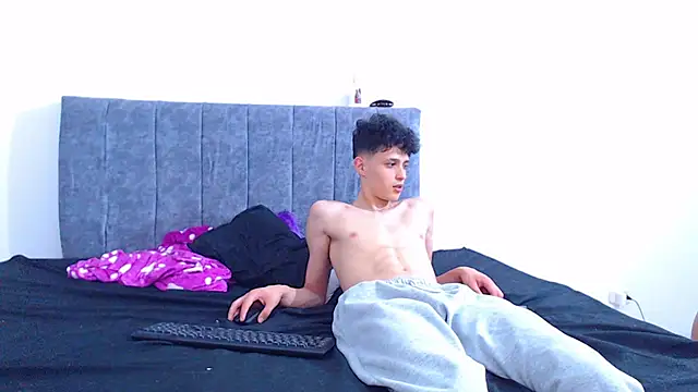 hottie couplee online show from 9, 3, 2026