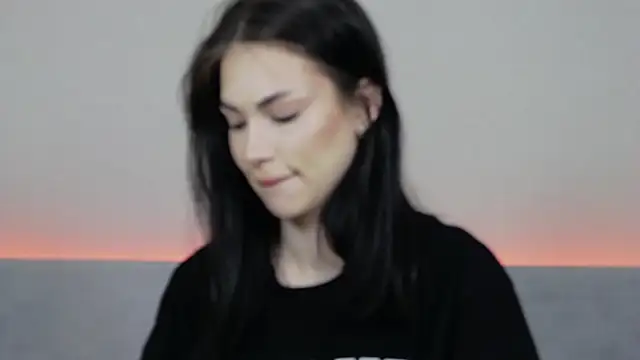 Snapshot of RachaelMils chatting on 7, 2, 2026 RachaelMils online show from 7, 2, 2026