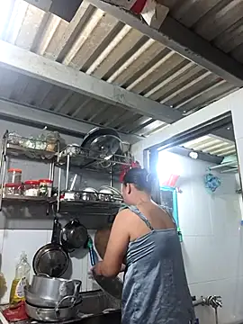 felicity chloe online show from 4, 4, 2026