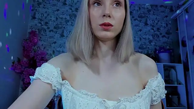 Gina Gina love online show from 10, 4, 2026